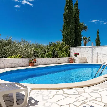 Apartman Kostro-2 By Interhome